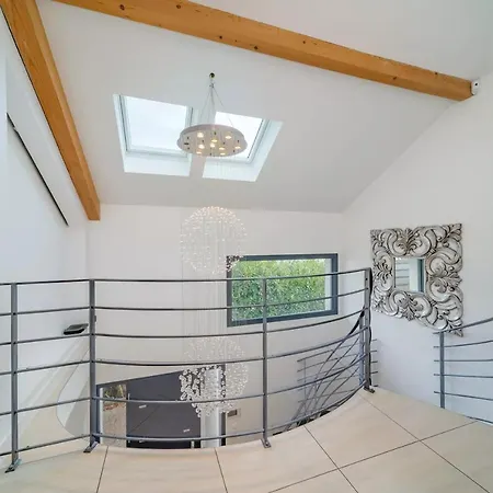 Dream 5bd For Families - Geneva Centre 14km By Guestlee Villa